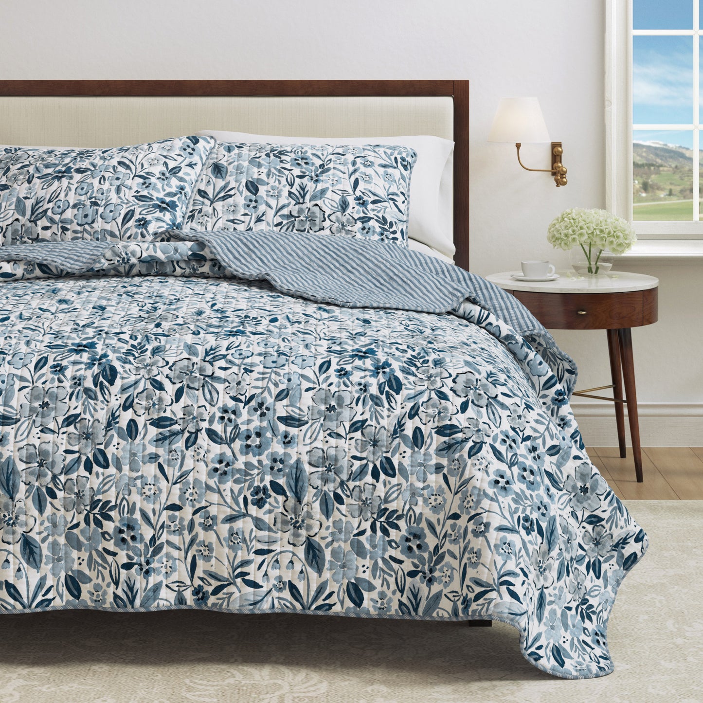 Coastal Bloom Quilt Set