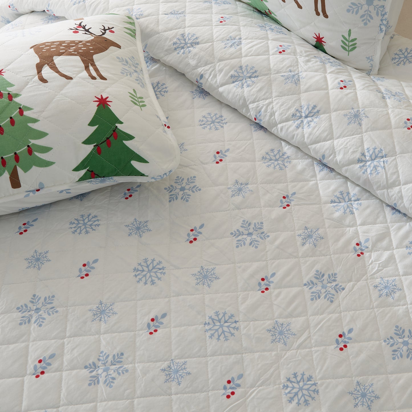 3-Piece Holiday Quilt - Holly Collection