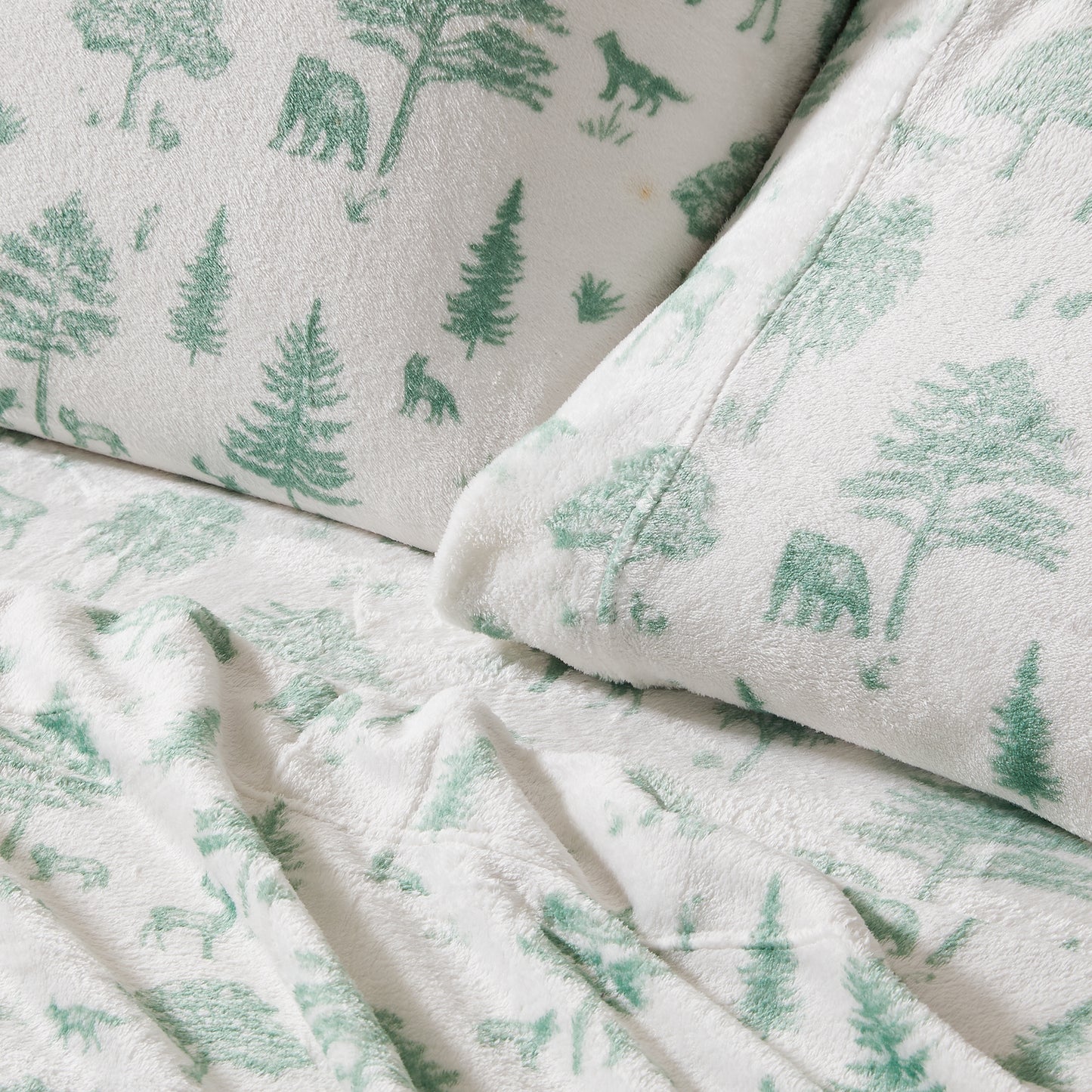 4-Piece Winter Printed Plush Sheet - Velvet Luxe Collection