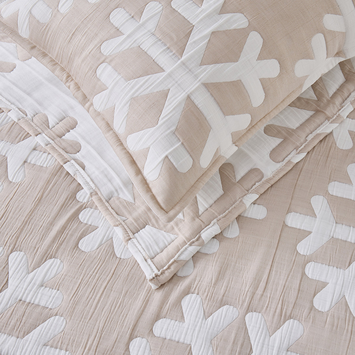 Matelassé Snowflake Quilt Set - Nino Collection