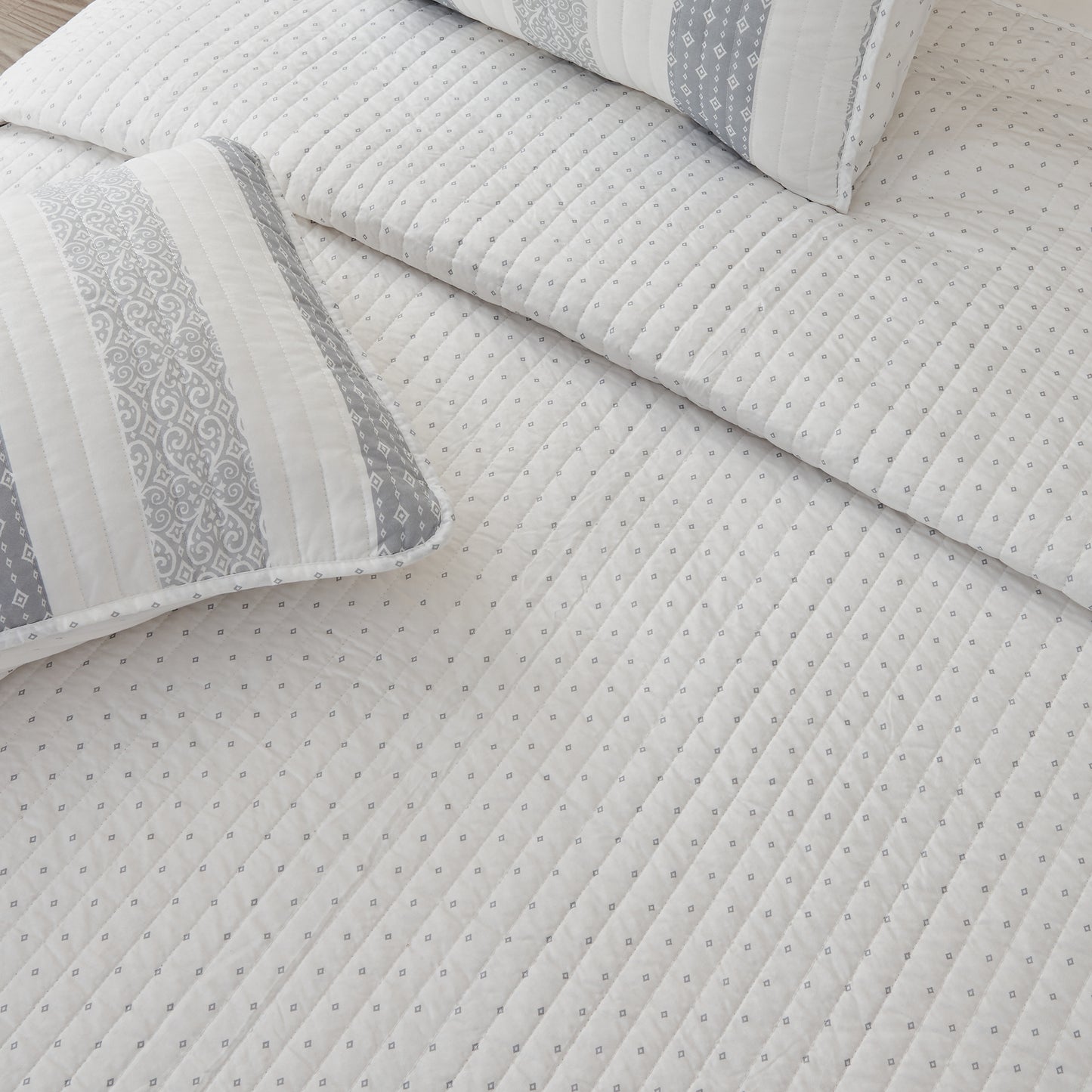3-Piece Stripe Quilt - Adele Collection