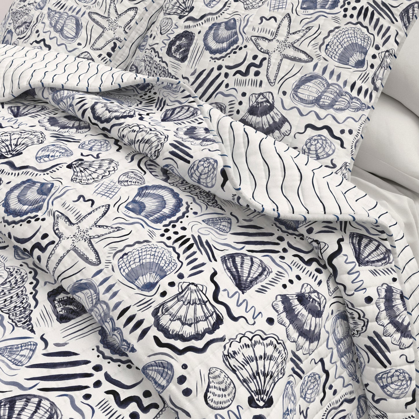 Scattered Shells Coastal Quilt Set
