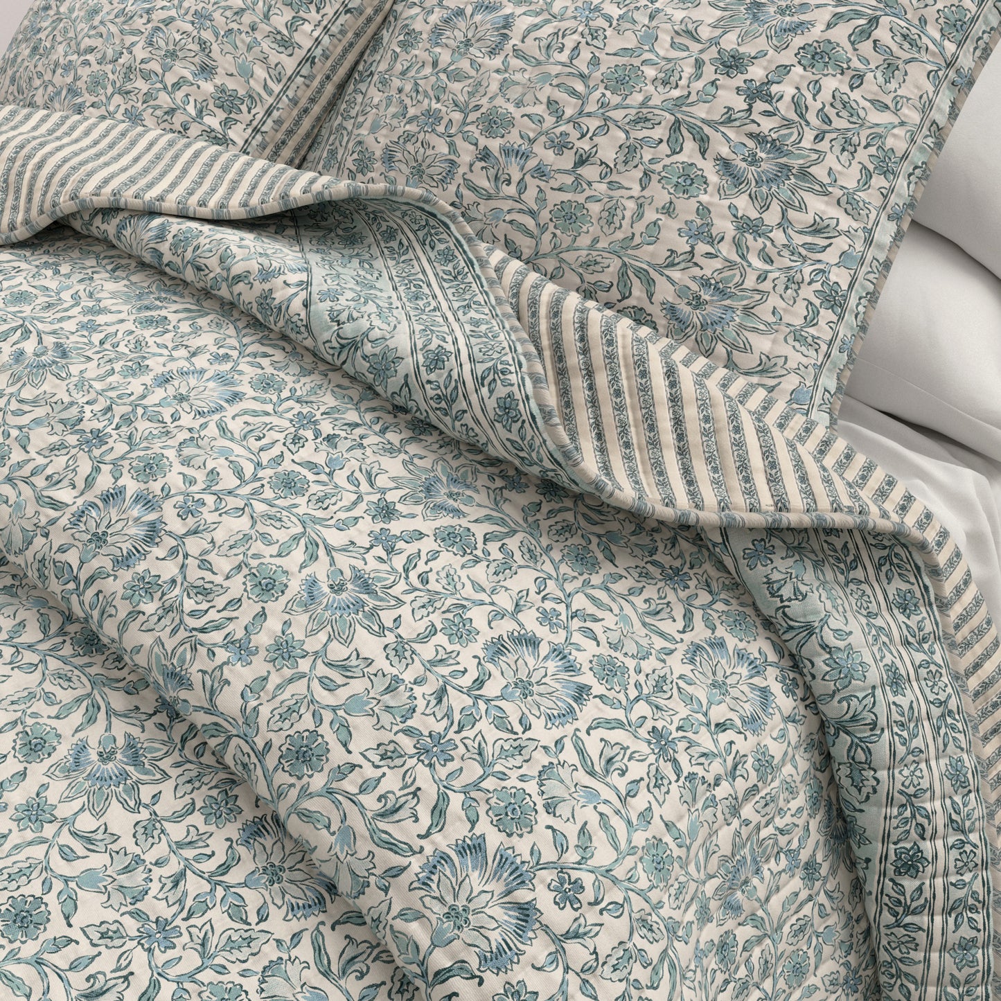 Blue Border Floral Quilt Set - Cambridge Garden Collection