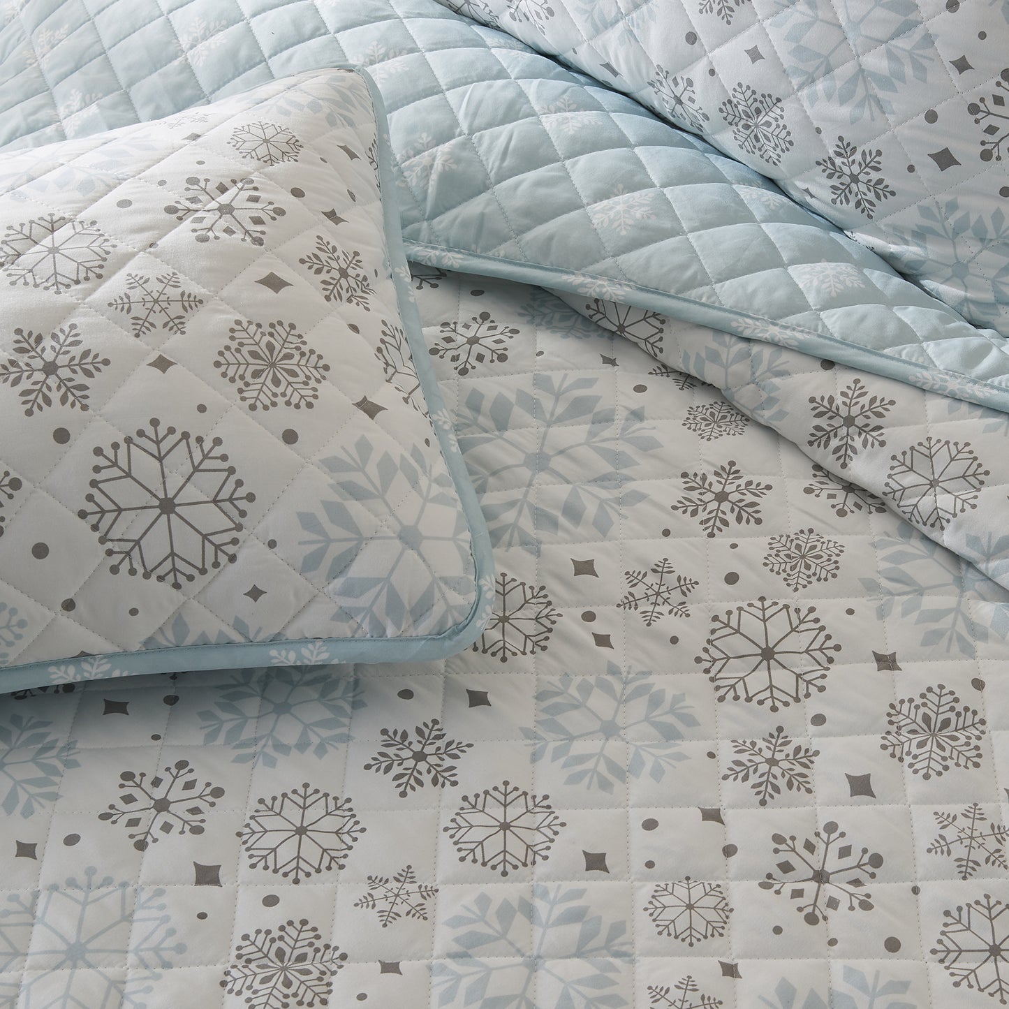 3 Piece Snowflake Quilt - Nova Collection