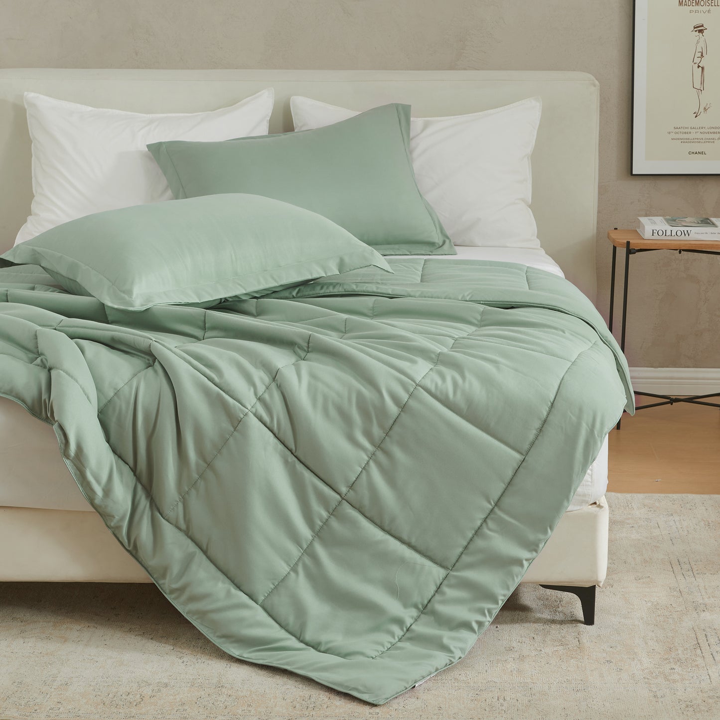 Reversible Christmas Comforter and Sham Set - Holiday / Lodge Odette Collection